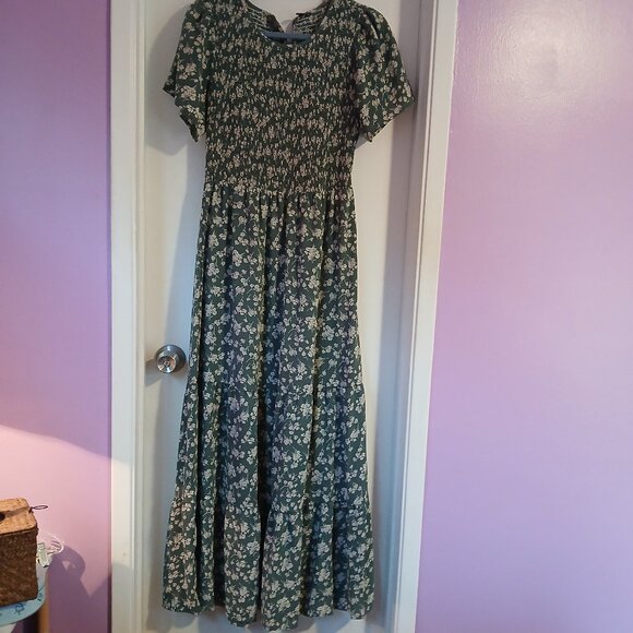 Kranda Women's Round Neck Flutter Sleeve  Floral Maxi Dress Sage SZ M EUC - Picture 1 of 11